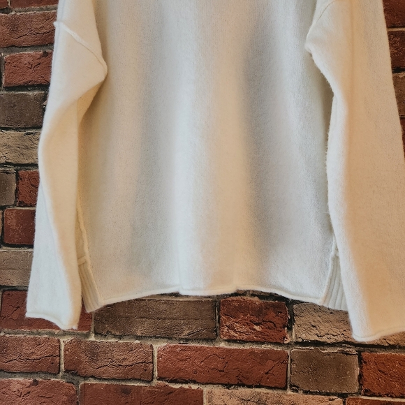 Yummy Sweater Company Ivory Sweater Size Large Soft Stretchy - Picture 6 of 15